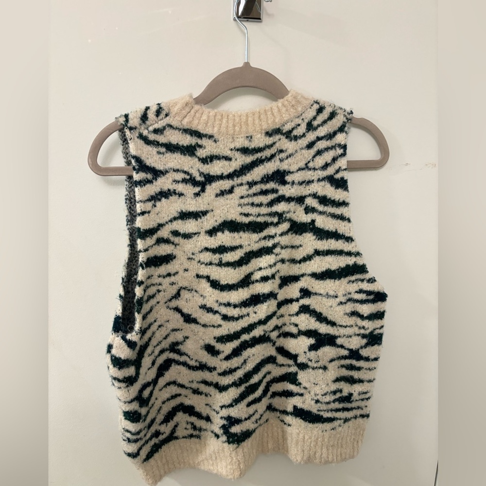 Knit vest zebra pattern (cream and dark green)